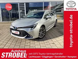 Cosmicsilber metallic Neu 2025 Toyota Corolla Kombi | 33.480 €