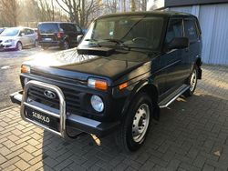 Grün Gebraucht 2018 Lada Urban SUV | 9.480 € (Fairer Preis)