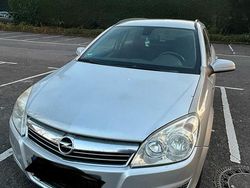 Grau Gebraucht 2007 Opel Astra Kombi | 1.450 €