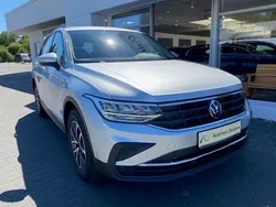 Silber Gebraucht 2022 VW Tiguan Life SUV | 39.800 € (Teuer)