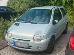 Silber Gebraucht 2005 Renault Twingo Kleinwagen | 1.600 €