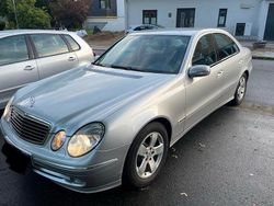 Silber Gebraucht 2005 Mercedes E240 Limousine | 4.000 € (Fairer Preis)