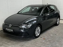 Grau Gebraucht 2024 VW Golf VIII Life Limousine | 23.944 € (Fairer Preis)