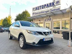Weiß Gebraucht 2017 Nissan Qashqai Acenta SUV | 11.800 € (Fairer Preis)
