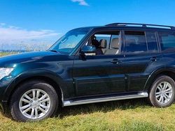 Grün Gebraucht 2018 Mitsubishi Pajero Top SUV | 22.000 €