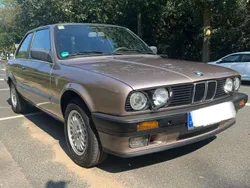 Gelb Gebraucht 1989 BMW 316 Limousine | 8.000 €