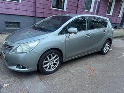 Grau Gebraucht 2012 Toyota Verso Multidrive S Van / Kleinbus | 6.900 € (Fairer Preis)