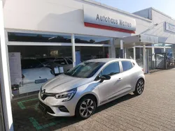 Platingrau Gebraucht 2023 Renault Clio V Evolution Kleinwagen | 17.490 € (Fairer Preis)