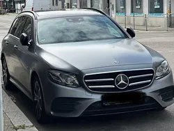 Grau Gebraucht 2019 Mercedes E300 AMG Kombi | 25.900 € (Fairer Preis)