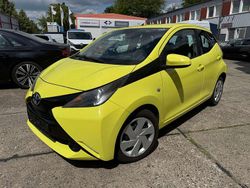 Dynamic yellow Gebraucht 2017 Toyota Aygo X-play Kleinwagen | 7.300 € (Guter Preis)