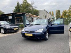 Blau Gebraucht 2001 Ford Focus Limousine | 2.200 € (Etwas zu teuer)