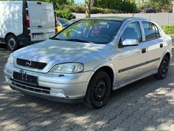 Silber Gebraucht 1998 Opel Astra Elegance Limousine | 1.555 € (Etwas zu teuer)
