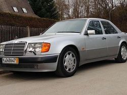 Silber Gebraucht 1993 Mercedes E500 Limousine | 52.900 €