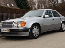 Silber Gebraucht 1993 Mercedes E500 Limousine | 52.900 €