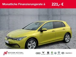 Gelb Gebraucht 2020 VW Golf VIII Life Limousine | 17.930 € (Fairer Preis)