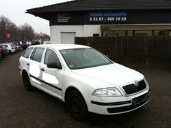 Weiß Gebraucht 2011 Skoda Octavia Kombi | 2.999 €
