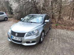 Silber Gebraucht 2012 Suzuki Kizashi Sport Limousine | 5.800 € (Fairer Preis)