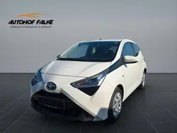 Weiß Gebraucht 2019 Toyota Aygo X-play Kleinwagen | 9.750 € (Guter Preis)