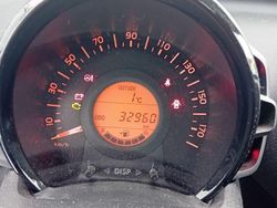 Weiß Gebraucht 2016 Toyota Aygo Kleinwagen | 5.990 € (Guter Preis)