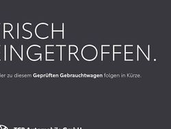 Rot Neu 2025 Toyota Yaris Hybrid Limousine | 28.989 € (Teuer)