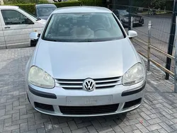 Silber Gebraucht 2006 VW Golf V Kleinwagen | 2.900 € (Etwas zu teuer)