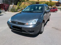 Grau Gebraucht 2004 Ford Focus Kombi | 950 €