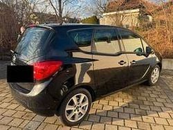 Schwarz Gebraucht 2011 Opel Meriva Design Edition Van / Kleinbus | 3.299 € (Guter Preis)