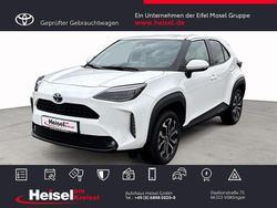 Weiß Gebraucht 2022 Toyota Yaris Cross Team SUV | 24.490 € (Fairer Preis)