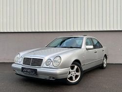 Silber Gebraucht 1996 Mercedes E320 Avantgarde Limousine | 3.690 €