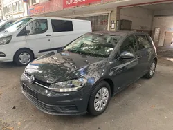 Grau Gebraucht 2018 VW Golf VII Trendline Limousine | 9.990 € (Guter Preis)