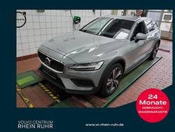 Grau vapour grey / metallic Gebraucht 2023 Volvo V60 CC Plus Kombi | 36.990 € (Guter Preis)