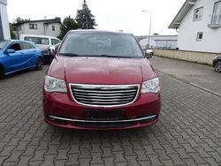 Rot Gebraucht 2015 Chrysler Town & Country Van / Kleinbus | 14.990 €