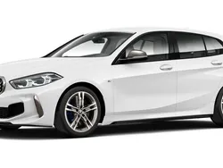 Weiß Gebraucht 2024 BMW M135 Comfort Edition Kleinwagen | 40.580 € (Fairer Preis)
