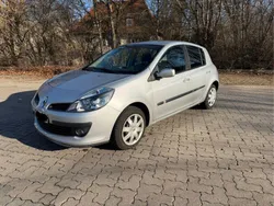 Silber Gebraucht 2007 Renault Clio II Dynamique Limousine | 2.300 € (Fairer Preis)