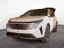 Schwarz (met. perla nera schwarz) Gebraucht 2024 Peugeot 5008 GT Van / Kleinbus | 44.990 € (Teuer)