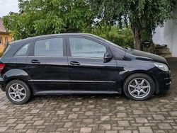 Schwarz Gebraucht 2011 Mercedes B200 Van / Kleinbus | 5.990 € (Fairer Preis)