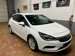 Weiß Gebraucht 2016 Opel Astra Edition Limousine | 9.350 € (Fairer Preis)