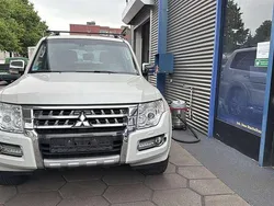 Grönlandweiss (p) Gebraucht 2017 Mitsubishi Pajero Top SUV | 33.900 € (Etwas zu teuer)