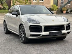 Beige Gebraucht 2023 Porsche Cayenne GTS SUV | 119.790 €
