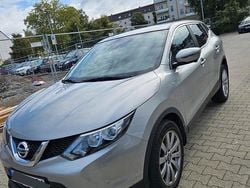 Grau Gebraucht 2016 Nissan Qashqai SUV | 13.500 € (Fairer Preis)