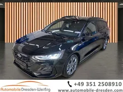 Schwarz obsidianschwarz (metallic) Gebraucht 2023 Ford Focus ST-Line Kombi | 22.980 € (Guter Preis)
