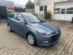 Blau Gebraucht 2016 Hyundai i20 Trend Kleinwagen | 8.999 € (Fairer Preis)