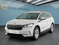 Weiß Gebraucht 2023 Skoda Enyaq iV Loft SUV | 22.949 € (Guter Preis)