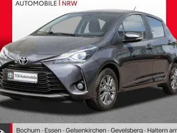 Grau Gebraucht 2017 Toyota Yaris Comfort Limousine | 13.489 € (Teuer)