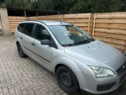 Silber Gebraucht 2005 Ford Focus Kombi | 1.000 € (Superpreis)