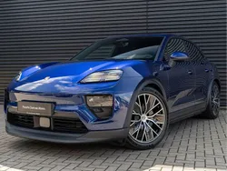 Blau Neu 2025 Porsche Macan SUV | 106.726 € (Teuer)