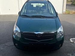 Grün Gebraucht 2001 Toyota Corolla Verso Van / Kleinbus | 5.500 €