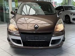 Braun Gebraucht 2009 Renault Scénic III Luxe Van / Kleinbus | 4.999 € (Fairer Preis)