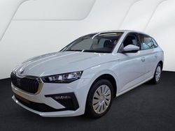 Weiß Gebraucht 2025 Skoda Scala Essence Kleinwagen | 20.930 € (Superpreis)