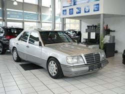 Silber Gebraucht 1994 Mercedes E280 Limousine | 11.900 €